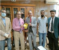 محافظ شمال سيناء يطالب بمواجهة الدخلاء على المهنة الصيدلة 