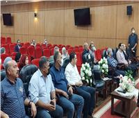 محافظ بورسعيد يلتقى رؤساء الأحياء لمتابعة المشروعات الجارية