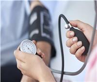 أستاذ طب الحالات الحرجة: مرض ضغط الدم لا علاقة له بالسن| فيديو