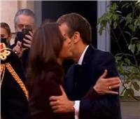 الرئيس الفرنسي يستقبل نائبة نظيره الأمريكي 