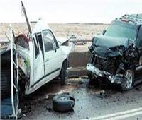 مصرع وإصابة 8 أشخاص في حادث تصادم سيارتين بصحراوي قنا