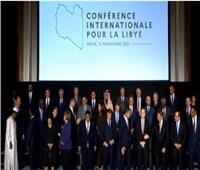 الرئيس يلتقط صورة تذكارية مع الزعماء المشاركين في مؤتمر باريس