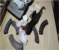ضبط شخص بسلاح ومخدرات في القاهرة
