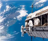 «جيف بيزوس» ينشئ مستعمرات فضائية.. ويؤكد الأجيال القادمة ستولد في الفضاء