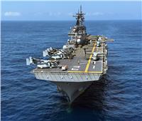 مروحية إيرانية تتحرش بسفينة حربية أمريكية في خليج عمان