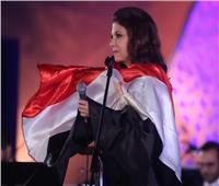 حملت علم مصر وأطربت الجمهور.. 7 مشاهد من حفل ماجدة الرومي بالأوبرا