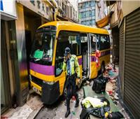 مصرع شخص وإصابة 10 آخرين جراء انقلاب حافلة ركاب بـ«هونج كونج»