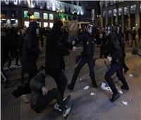 فيديو| اعتراضا على ارتفاع التضخم..احتجاجات عنيفة بمدينة إسبانية 