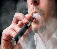 «دراسة» تكشف التدخين الإلكتروني يضعف العظام