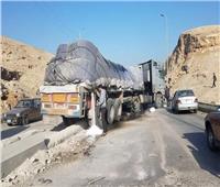 غلق الطريق الصحراوي الشرقي أمام قرية الشرفا بالمنيا بسبب حادث سيارة نقل