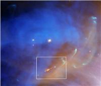 هابل يرصد نفاثة نجمية نابضة لمسافة 11 تريليون ميل بالفضاء |صور 