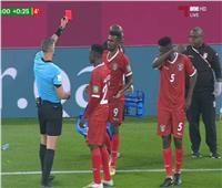 شاهد تدخل عنيف من لاعب السودان على أيمن أشرف والحكم يشهر البطاقة الحمراء