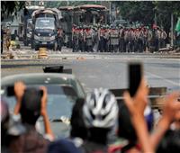مقتل 5 محتجين في ميانمار بعد اقتحام سيارة لقوات الأمن احتجاجا في يانجون