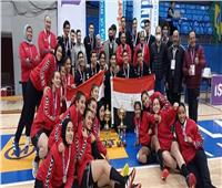 سفير مصر لدى صربيا يلتقي فريقي البنات والبنين في بطولة العالم لكرة اليد للمدارس  