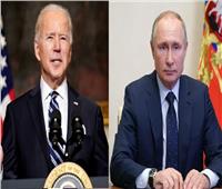 البيت الأبيض: بايدن هدد بوتين بعقوبات اقتصادية بسبب أوكرانيا 