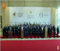 الرئيس السيسي يلتقط صورة تذكارية بالمنتدى العالمي للتعليم العالي 