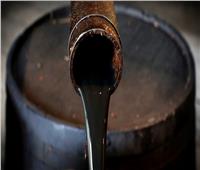 تراجع أسعار النفط بعد فرض بعض الدول قيود لاحتواء انتشار أوميكرون
