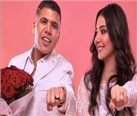 عمر كمال يفاجئ خطيبته بموقف رومانسي على أحد الكباري في القاهرة| فيديو