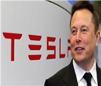 إيلون ماسك يبيع 934,091 سهمًا في Tesla