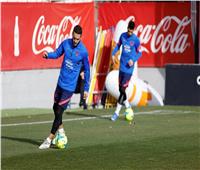 «سواريز» يعود لتدريبات أتلتيكو الجماعية قبل مواجهة ريال مدريد