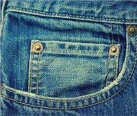 هل تساءلت يومًا عن سبب وجود جيب صغير في سروال الجينز؟.. تعرف على السبب