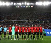 منتخب مصر بقميصه الأحمر أمام تونس في نصف نهائي كأس العرب