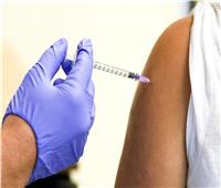 الإصابة رغم الجرعة المعززة.. «أوميكرون» يثير الجدل حول نسب حماية اللقاحات