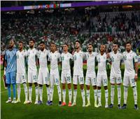 بونجاح يقود هجوم الجزائر أمام قطر في نصف نهائي كأس العرب