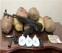 مداهمة وكر «المنزلة» وضبط تاجر مخدرات بـ25 كيلو بانجو وأسلحة