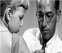 أنقذ ملايين الأطفال من مرض شلل الأطفال.. تعرف على مخترع اللقاح