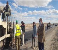 محافظ أسيوط يتفقد أعمال تطوير ورصف الطريق الصحراوي الغربي 