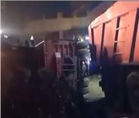 كثافات مرورية على طريق البدرشين بسبب انقلاب سيارة مقطورة | فيديو