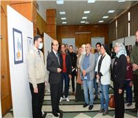 نائب رئيس جامعة أسيوط يتفقد معرض الخط العربي