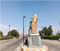 تنظيف تماثيل وجداريات مدخل مدينة قنا الغربي | صور
