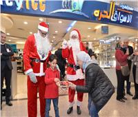 هدايا تذكارية.. مصر للطيران تحتفل اليوم بأعياد الكريسماس| صور