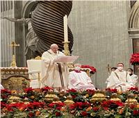 البابا فرانسيس في قداس ليلة الميلاد: لنخدم الرب في الفقراء 