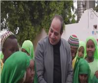 الرئيس السيسي يطلب التصوير مع أطفال قرية غرب سهيل