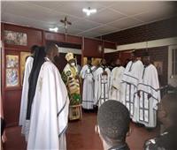 رسامة كهنوتية جديدة في رواندا  