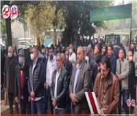 انهيار عصام شلتوت خلال جنازة الناقد الرياضي إبراهيم حجازي| فيديو 