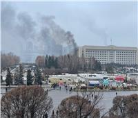 متظاهرون يقتحمون مبنى البلدية بكازاخستان.. وسماع دوي إطلاق نار
