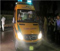 خروج شخصين مصابين في حادث انقلاب سيارة تكريم الموتى من مستشفى المنيا