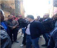 إصابة شخص إثر انهيار سقف عقار بالإسكندرية| صور