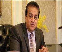 وزير التعليم العالي يستعرض تقريرًا حول الأنشطة الرياضية بالجامعات لعام 2021 