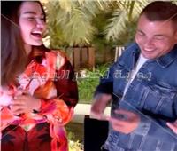 على طريقة تامر حسني| عمرو دياب يفاجئ «الفاشينيستا روان بن حسين» بحضور عيد ميلادها