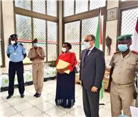 سفير مصر لدى بوروندي يسلم الدفعة الثانية من المساعدات الصحية لـ«بوجمبورا»