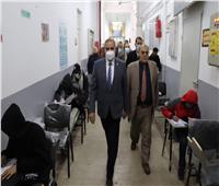 رئيس جامعة الأزهر يتفقد لجان امتحانات الفصل الدراسي الأول