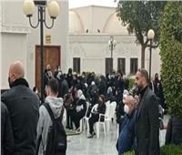 المصلون يتوافدون لصلاة الجنازة على نجل عبد المنعم سعيد
