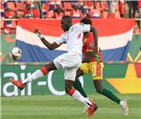 جامبيا يتقدم بالهدف الأول أمام غينيا.. فيديو 
