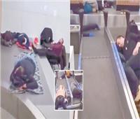 عاصفة ثلجية تجبر المسافرين على النوم فى مطار إسطنبول