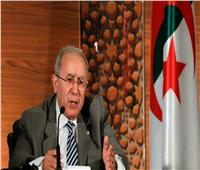 وزير الخارجية الجزائري يبحث قضايا السلم والأمن مع نظرائه من جنوب إفريقيا وليبيا 